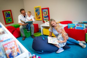 KinderLounge mit Bilderbüchern