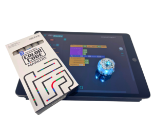 Ozobot Evo mit Tablet und Stiften