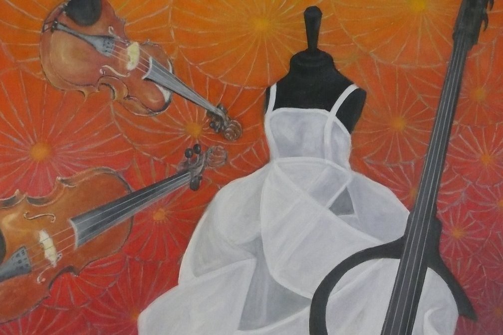 Das Bild zeigt ein Gemälde von Bernhard Liesert, auf dem u.a. ein weißes Kleid auf einer Schneiderpuppe und verschiedene Streichinstrumente zu sehen sind.