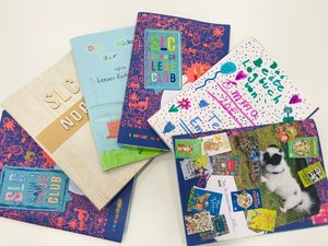 bemalte und beklebte Logbücher