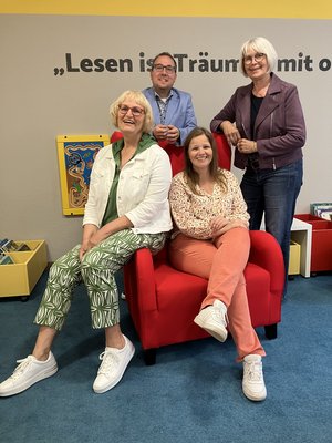 Petra Toppmöller, Stadtbücherei, Florian Kübber, Ex libris e.V, Birgit Lorson und Renate Hörbelt (ehrenamtliche Koordinatorinnen)